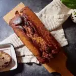 zdravi kolač od rogača, pirovog brašna i višanja bez šećera