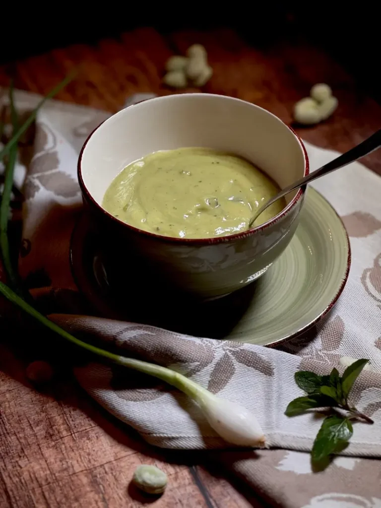 dalmatinska gusta juha bez vrhnja s bobom i mladim lukom